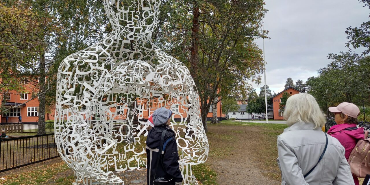 Lunch med en tur i Skulpturparken i Umedalen